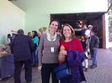<p>Lucia e Extensionista Epagri Suzana Corá -  presenteando a professora com os produtos da agricultura familiar</p>
