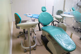 <p>Nas clínicas odontológicas são realizados atendimentos a pacientes, sob supervisão de professores, constituindo-se em um dos principais cenários de prática para os estágios obrigatórios.</p>