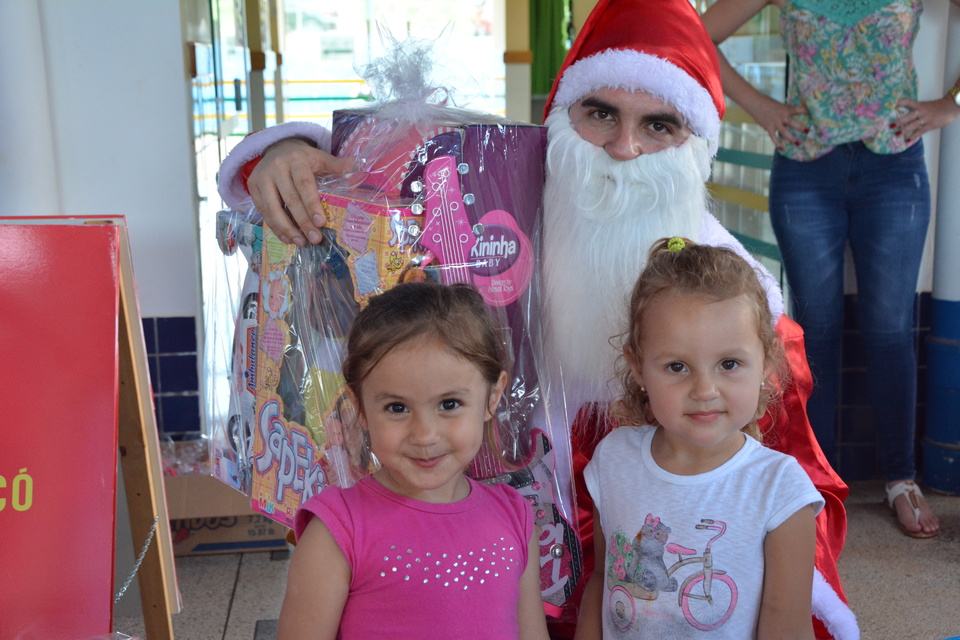<p>Na última quarta-feira (13/12), o Papai Noel da Uno entregou presentes no Ceim Criança Feliz, no bairro Vila Páscoa</p>