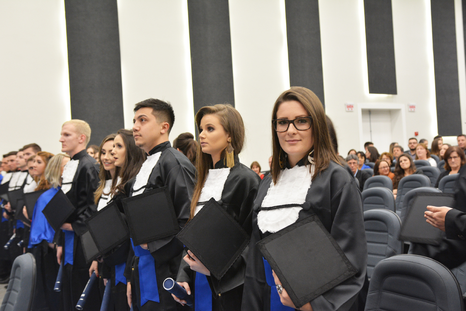 <p>Formatura institucional acontece pela primeira vez no Salão Nobre da Unochapecó</p>