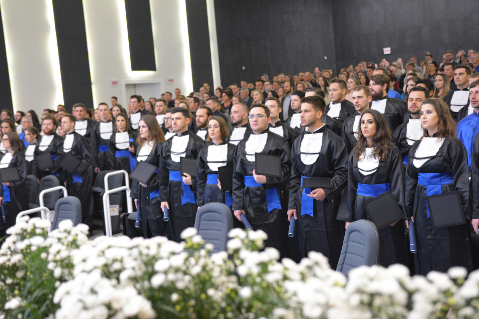 <p>Formatura institucional acontece pela primeira vez no Salão Nobre da Unochapecó</p>