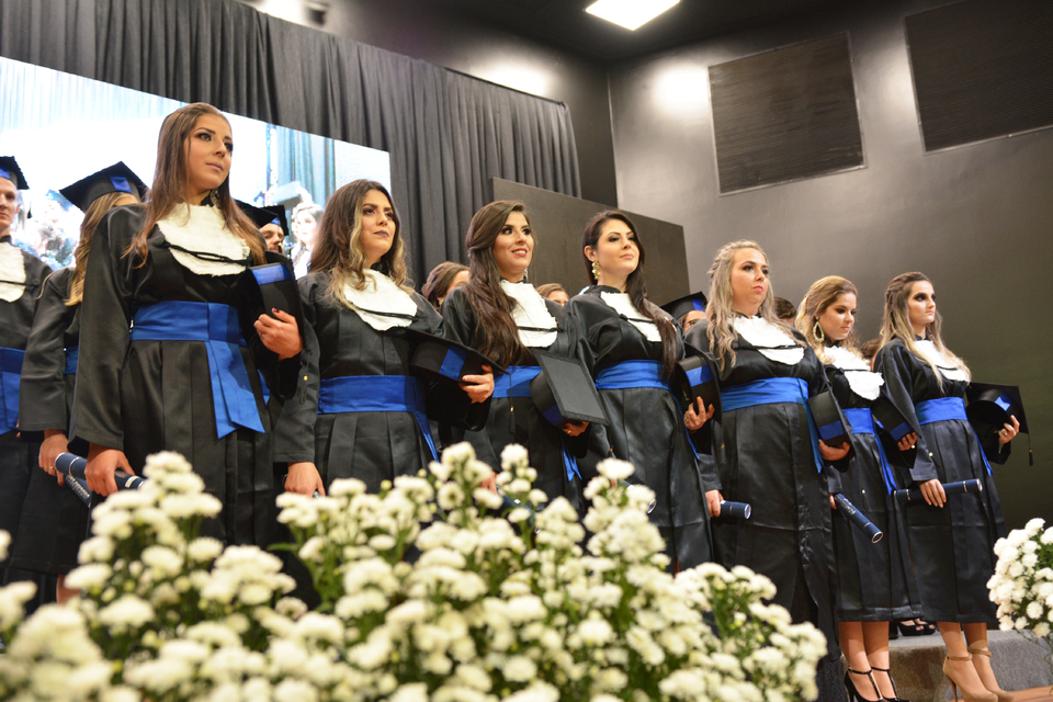 <p>Formatura institucional acontece pela primeira vez no Salão Nobre da Unochapecó</p>