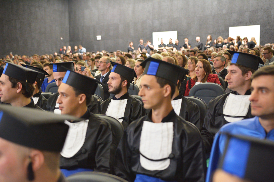 <p>Formatura institucional acontece pela primeira vez no Salão Nobre da Unochapecó</p>