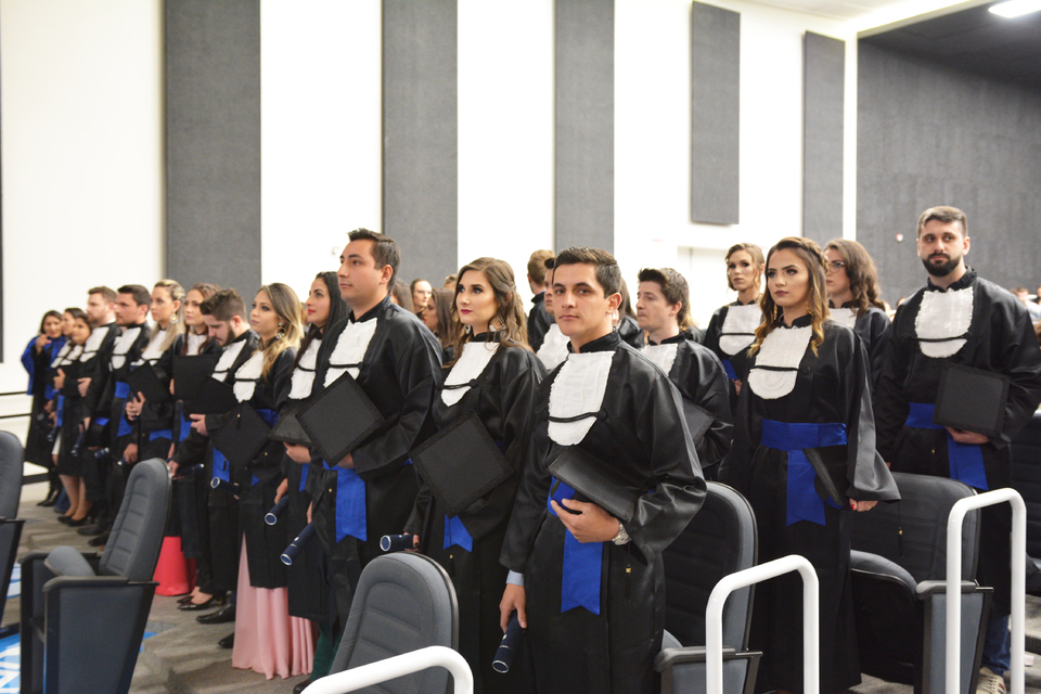 <p>Formatura institucional acontece pela primeira vez no Salão Nobre da Unochapecó</p>