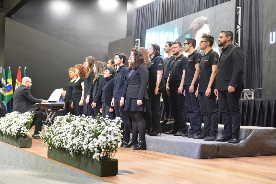 <p>Formatura institucional acontece pela primeira vez no Salão Nobre da Unochapecó</p>