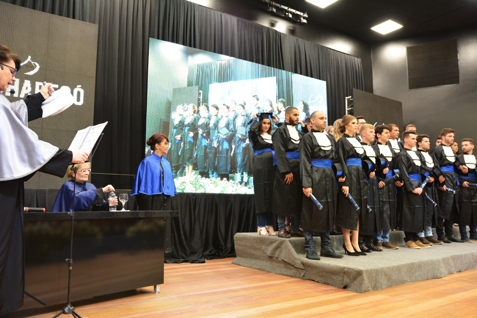 <p>Formatura institucional acontece pela primeira vez no Salão Nobre da Unochapecó</p>