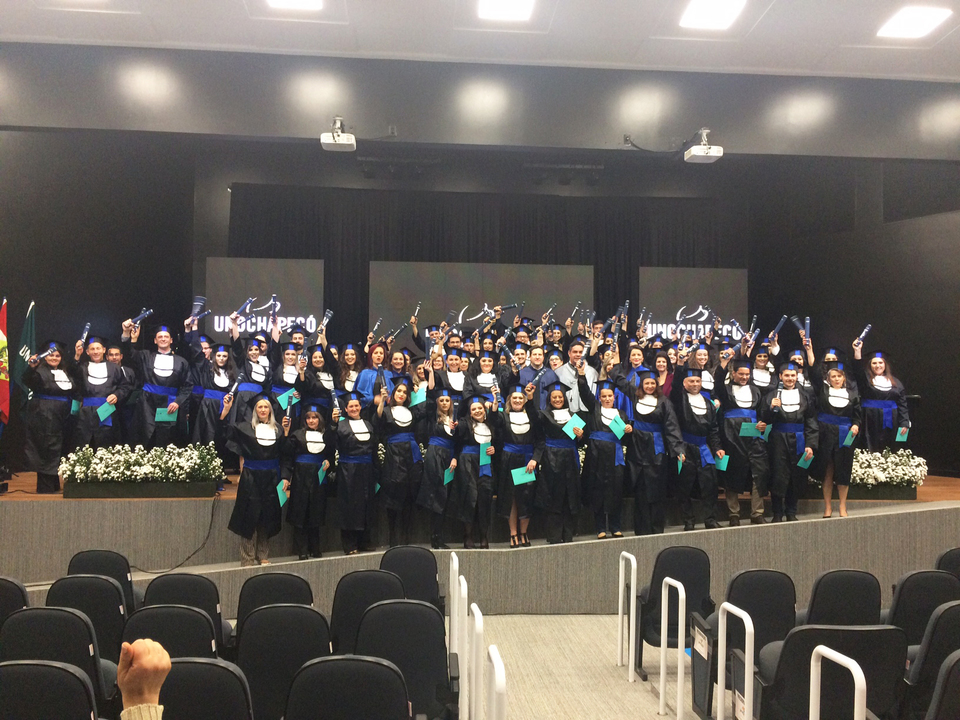 <p>Formatura institucional acontece pela primeira vez no Salão Nobre da Unochapecó</p>