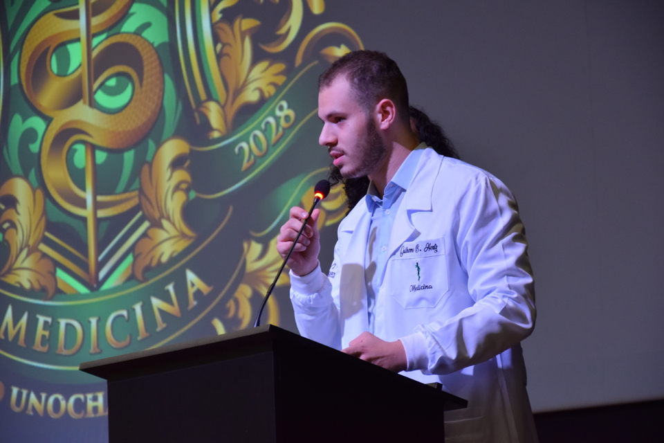 <p>Calouros de Medicina participam da primeira edição da Cerimônia do Jaleco</p>
<p> </p>