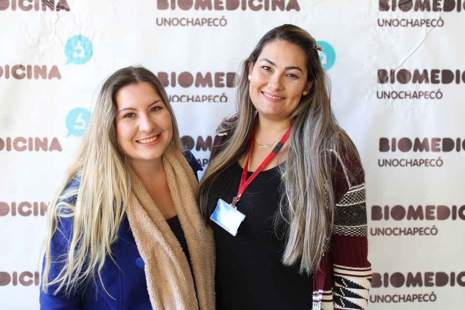 <p>Ação organizada pela DGR e o curso de Biomedicina promoveu uma dia de beleza para as mães da Universidade. Fotos: Débora Theobald e Ionara Virmes/Unochapecó.</p>