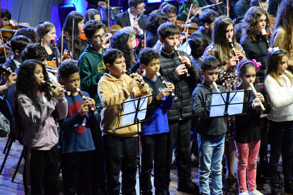 <p>Décima edição do Encontro de Orquestras foi realizado no Teatro Municipal. Fotos: Leticia Sechini/Unochapecó.</p>