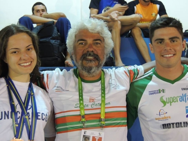 Natação de Chapecó conquista medalha em competição nacional - Chapecó -  Unochapecó