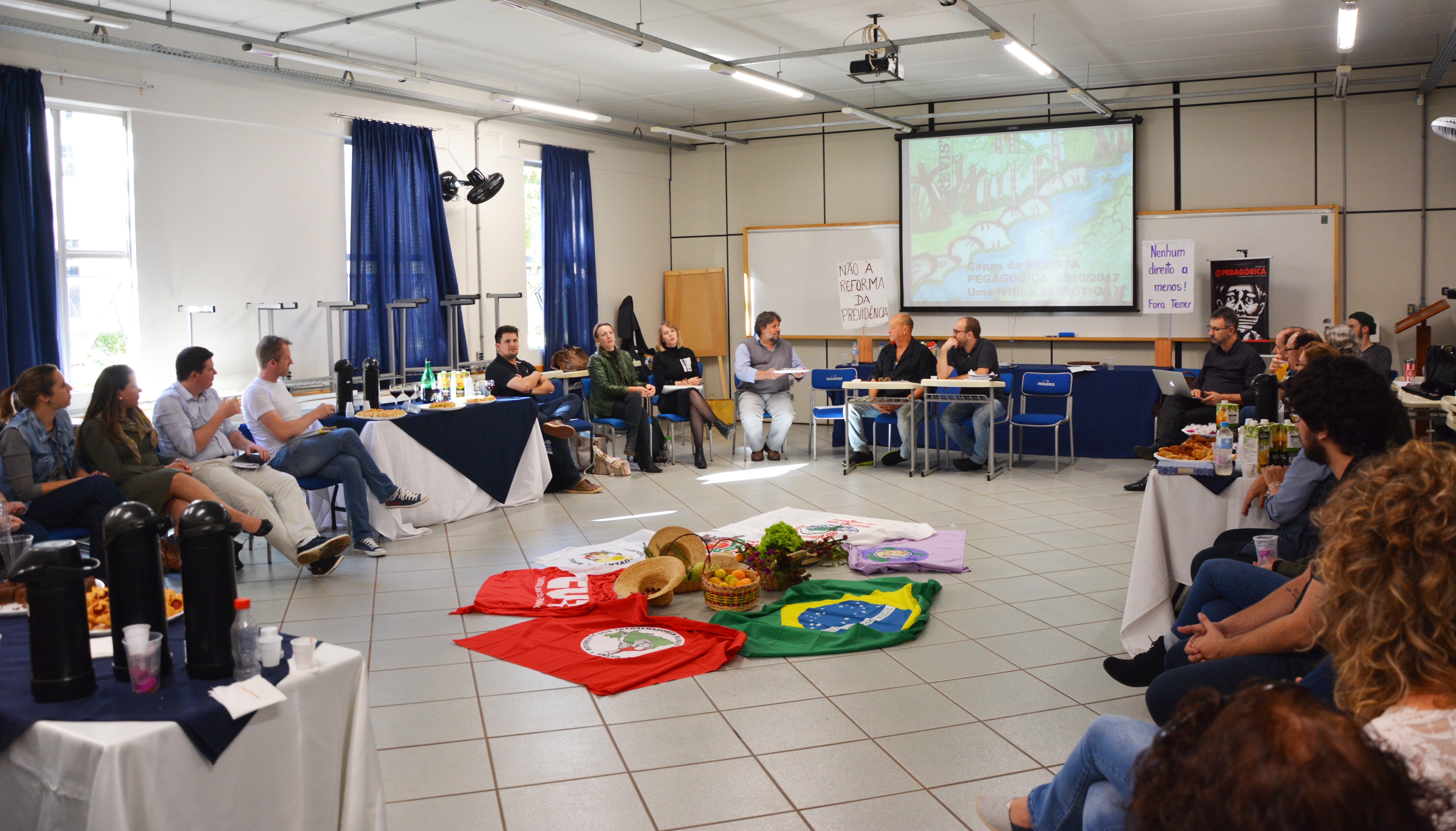 Café Filosófico apresenta pesquisas sobre educação na região