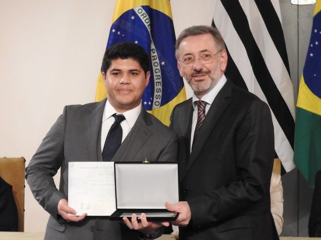 Estudante conquista Prêmio José Bonifácio de Andrada e Silva