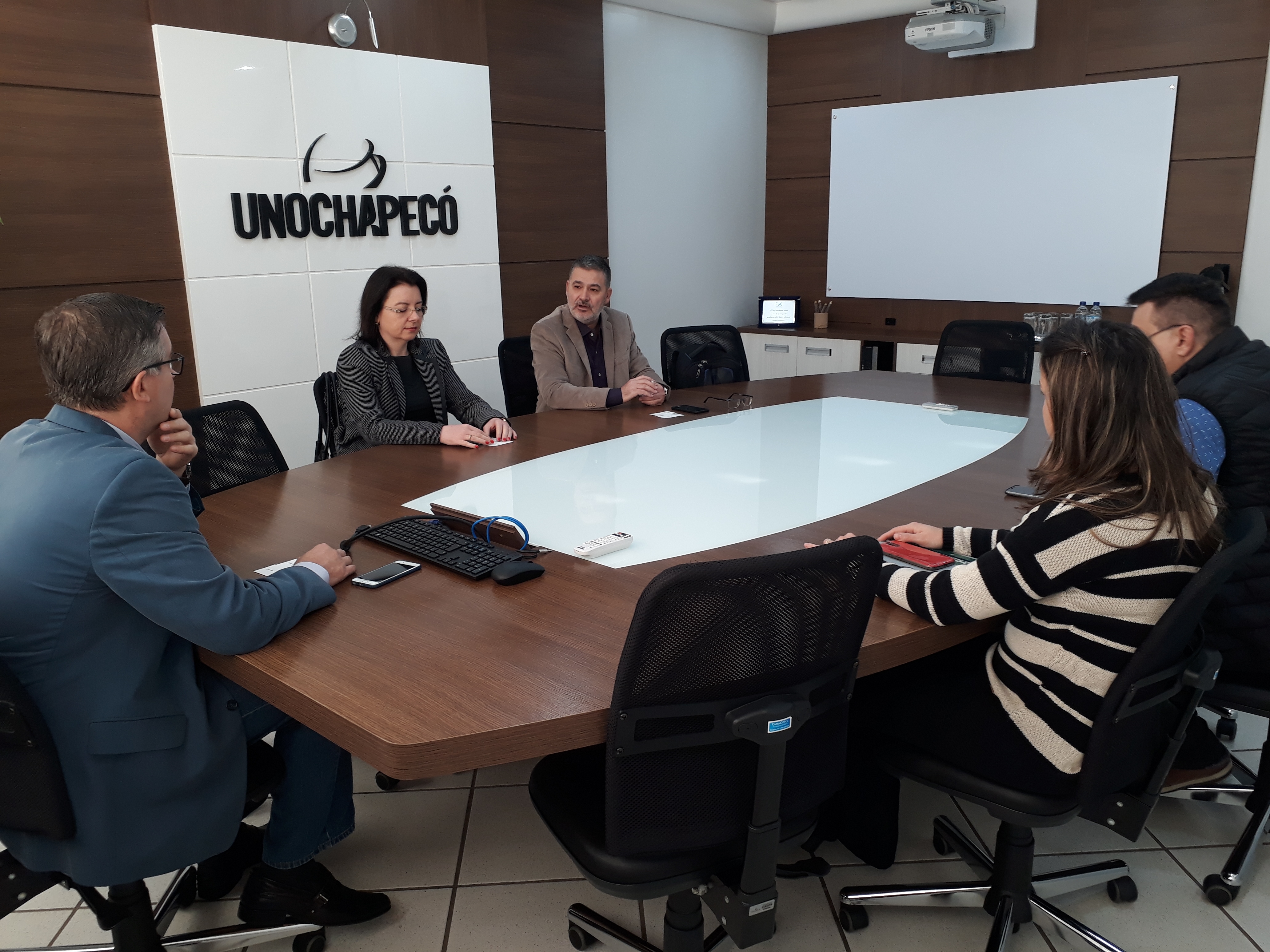 Professores da Univates conhecem os projetos pedagógicos da Unochapecó