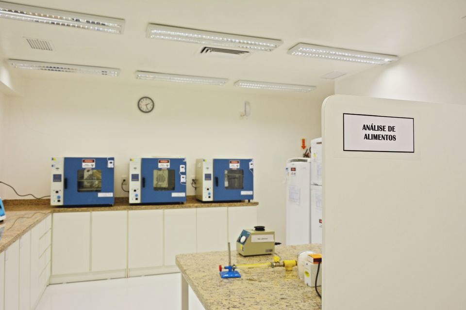 Laboratório de Análises de Alimentos recebe acreditação do Inmetro

