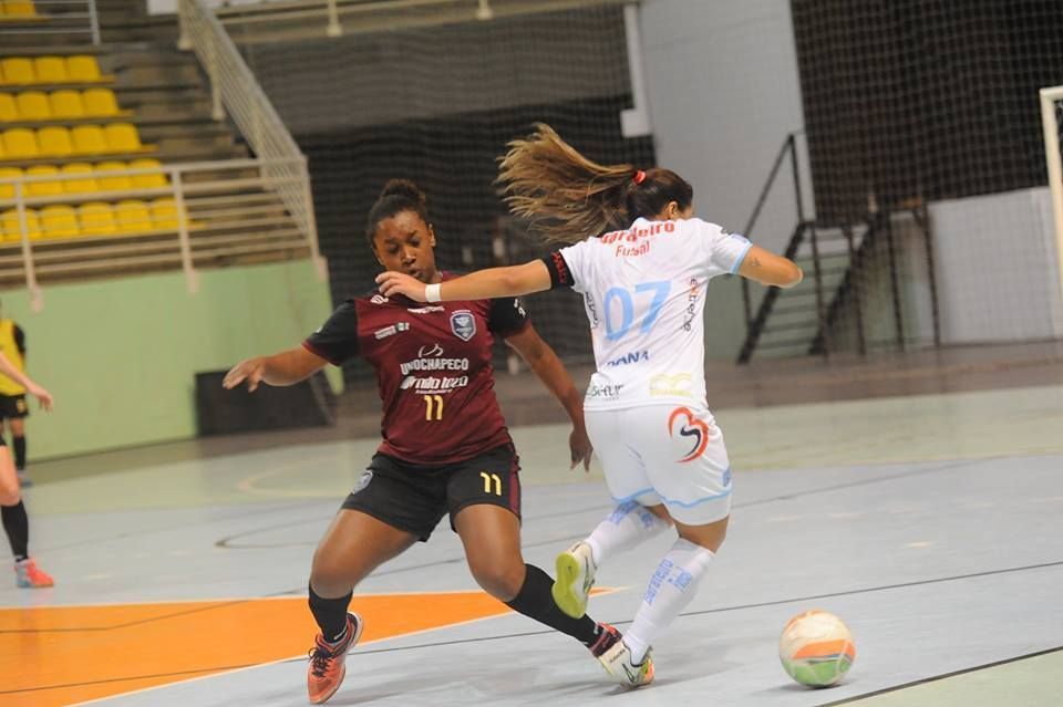 Female disputa em casa o segundo jogo pela final do Catarinense