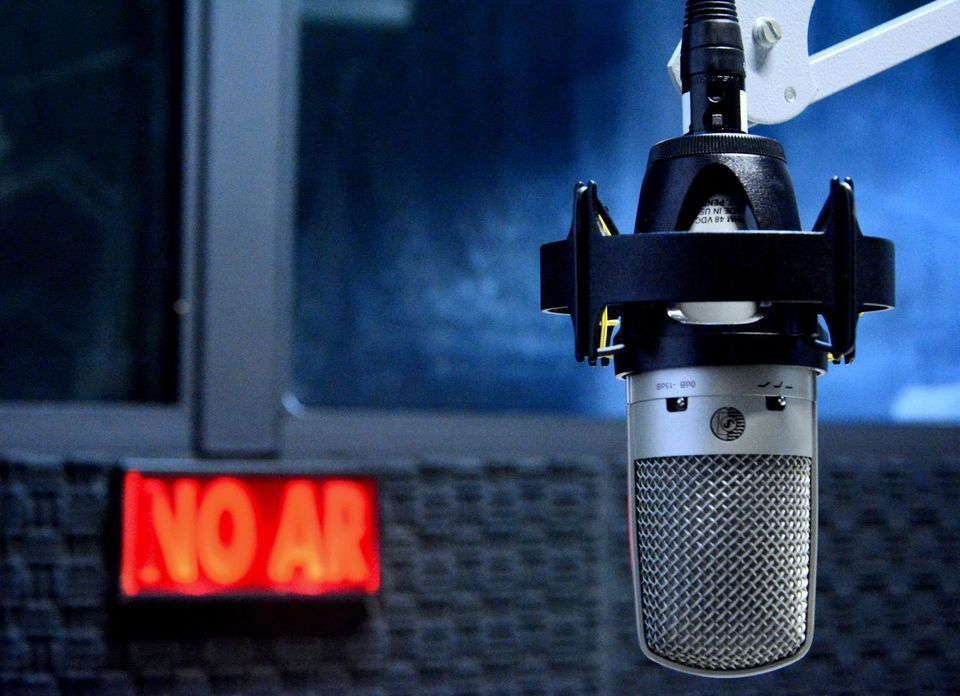 Curso de Jornalismo estreia programas em sua web rádio
