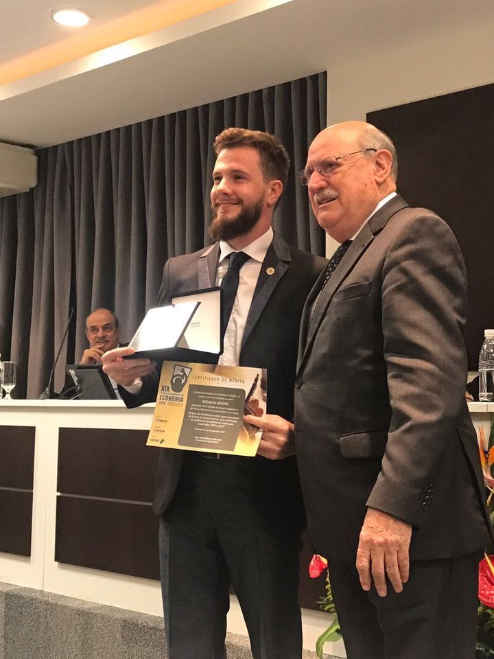 Egresso recebe prêmio Catarinense de Economia