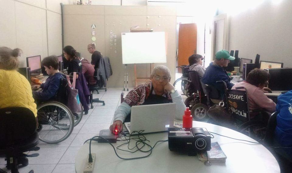 Projeto de extensão da Unochapecó promove a inclusão digital 