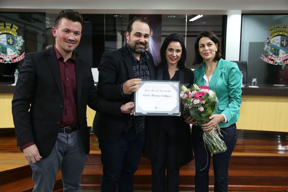 Professora da Uno recebe título de cidadã honorária de Chapecó