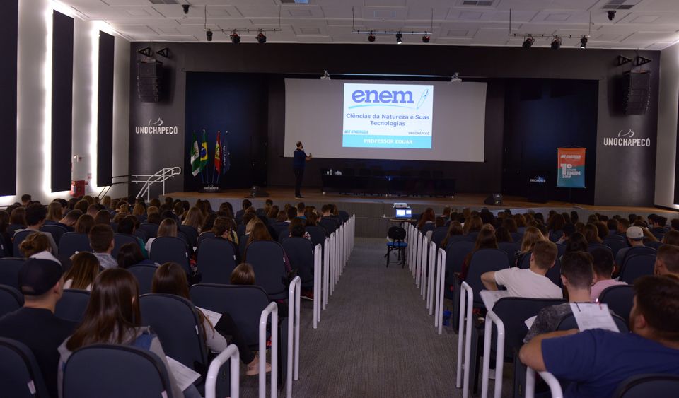 Aulão do Enem reúne 500 alunos na Unochapecó