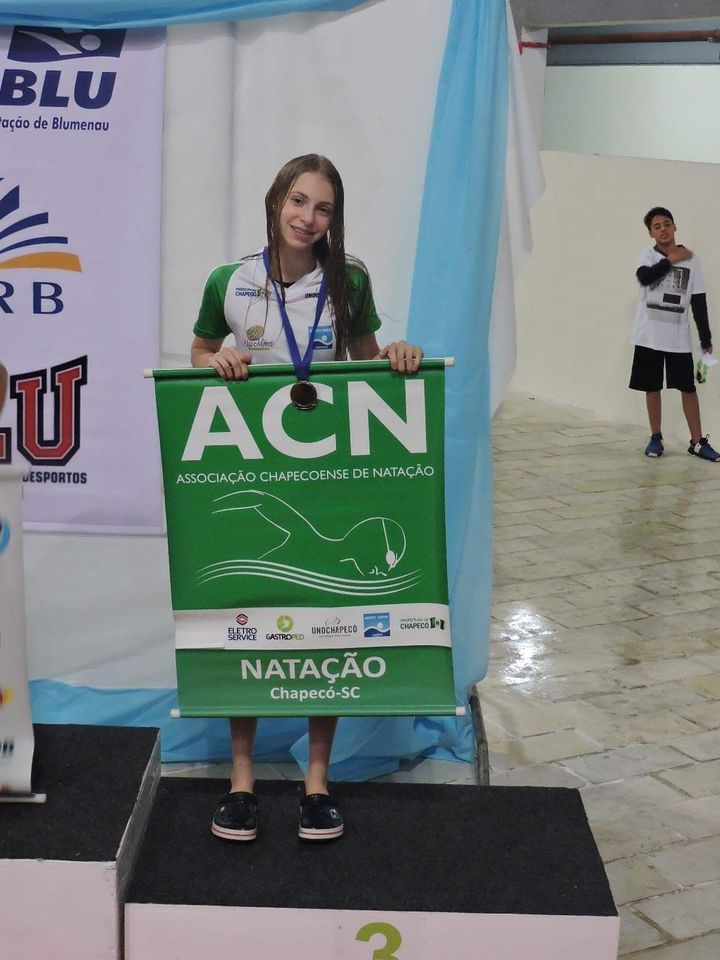 Nadadora da ACN se apresenta à seleção catarinense para disputar os Jebs