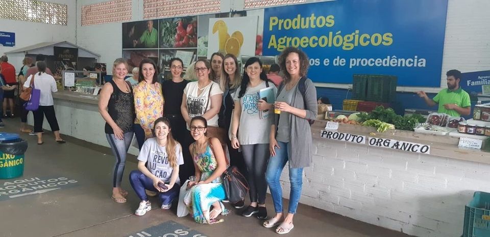 Mestrandos e docentes realizam visita à feira de produtos coloniais em Chapecó