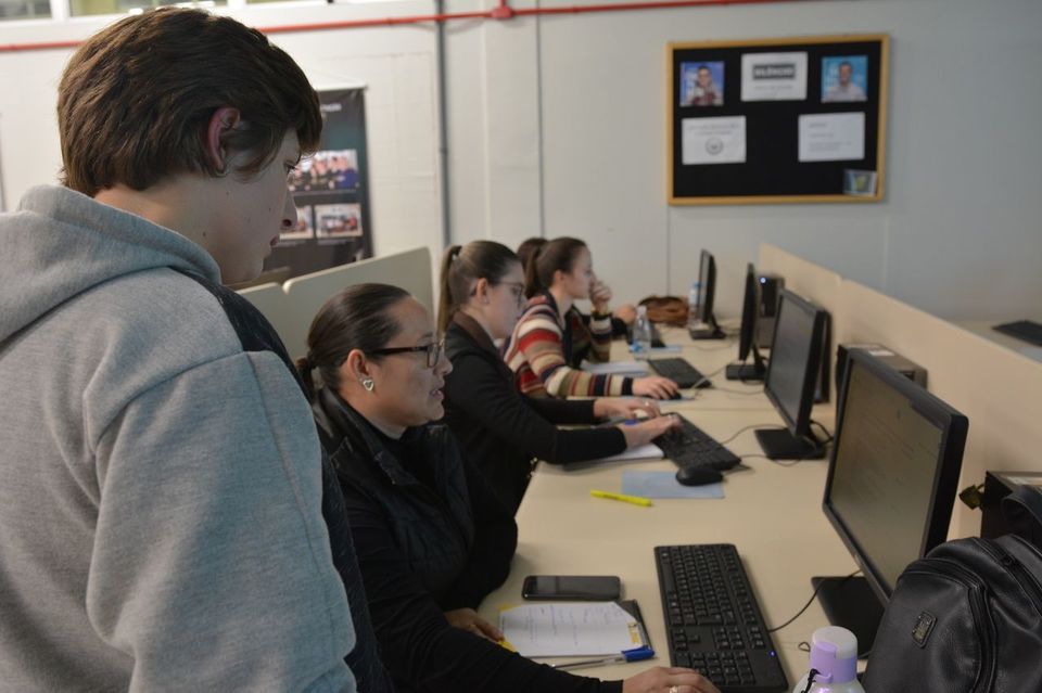 Projeto da Uno oferece oficina de informática para professores municipais