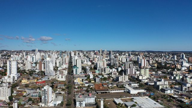 Confiança do consumidor cai, mas cresce a expectativa de melhorias no futuro