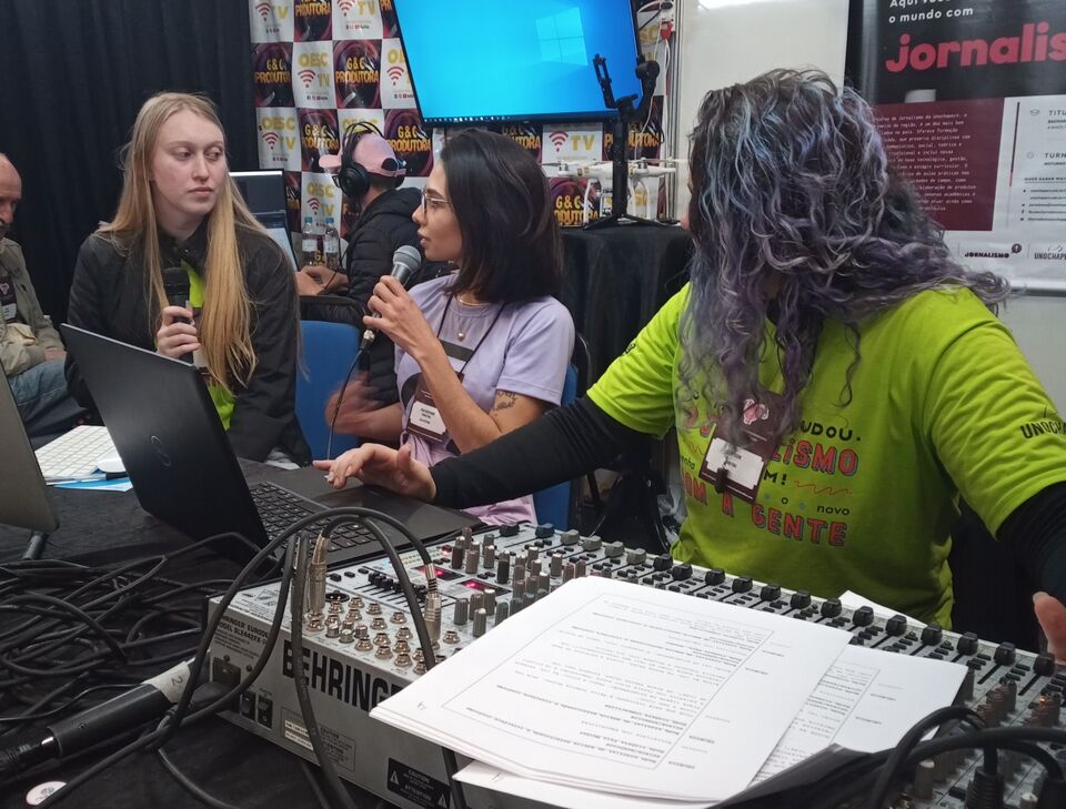 Curso de Jornalismo produz rádio na Feira Inspira Mulher