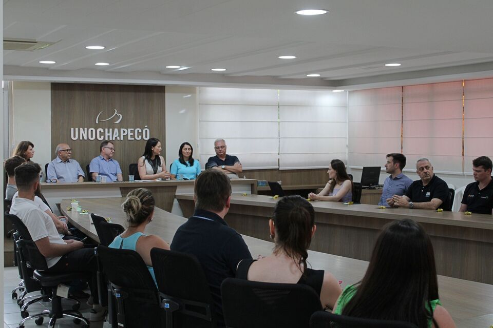 Unochapecó e ACIC firmam convênio para acesso às Clínicas-Escola