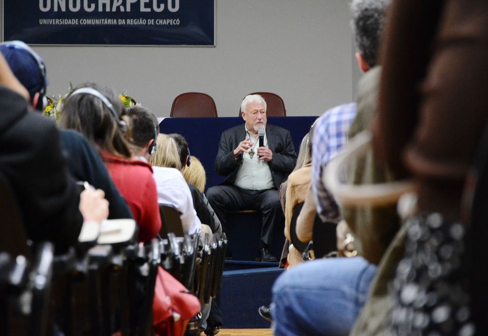 Relação entre tecnologia e homem é debatida em palestra com Don Ihde